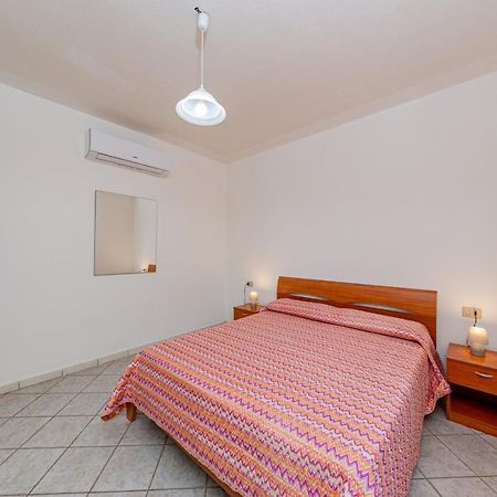 Appartamento Residenziale Trilocale 6 Posti Letto Via Sardegna San Teodoro Сан Теодоро Екстериор снимка