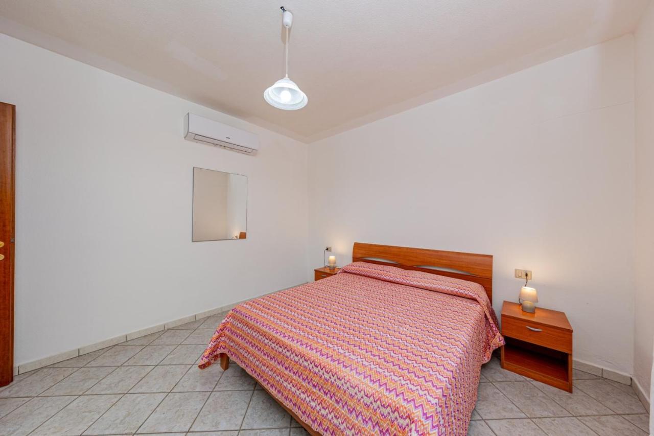 Appartamento Residenziale Trilocale 6 Posti Letto Via Sardegna San Teodoro Сан Теодоро Екстериор снимка
